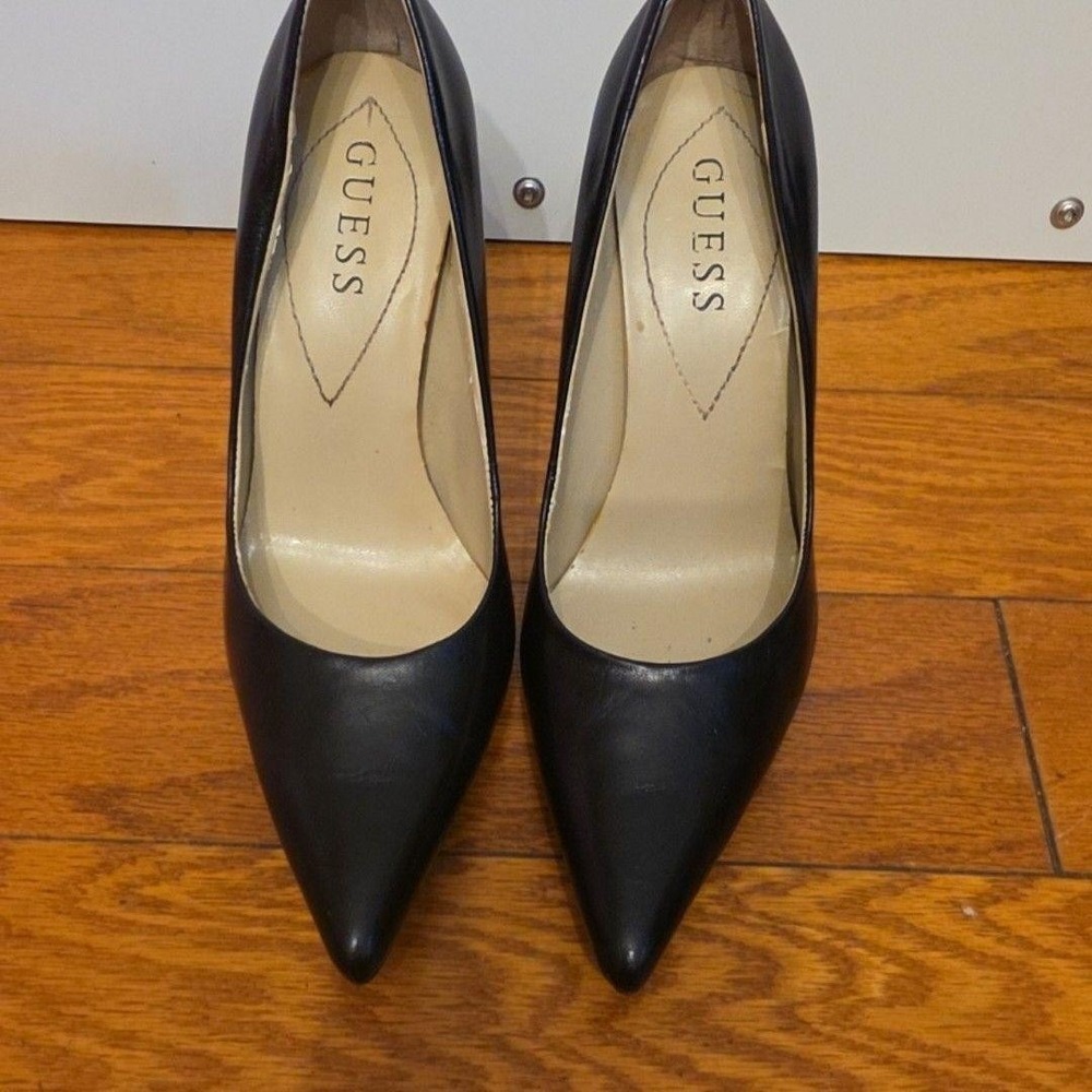GUESS Shoes Womens Size 6 Black Leather Pointed Toe Stiletto Heel Pump Classic